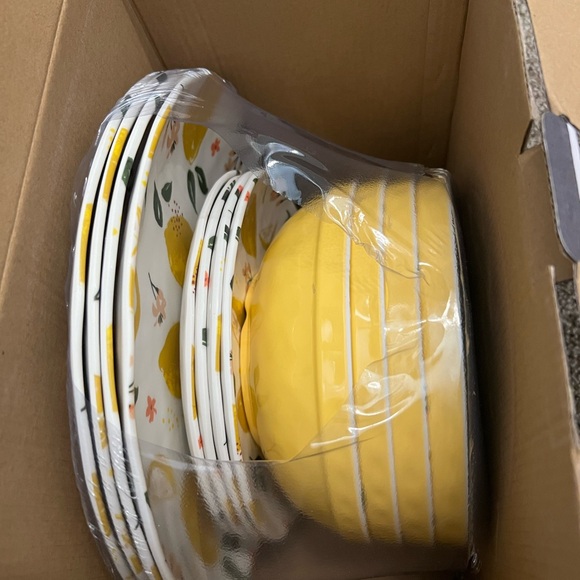 NEW 12 piece lemon/yellow melamine dinnerware set - Picture 5 of 5